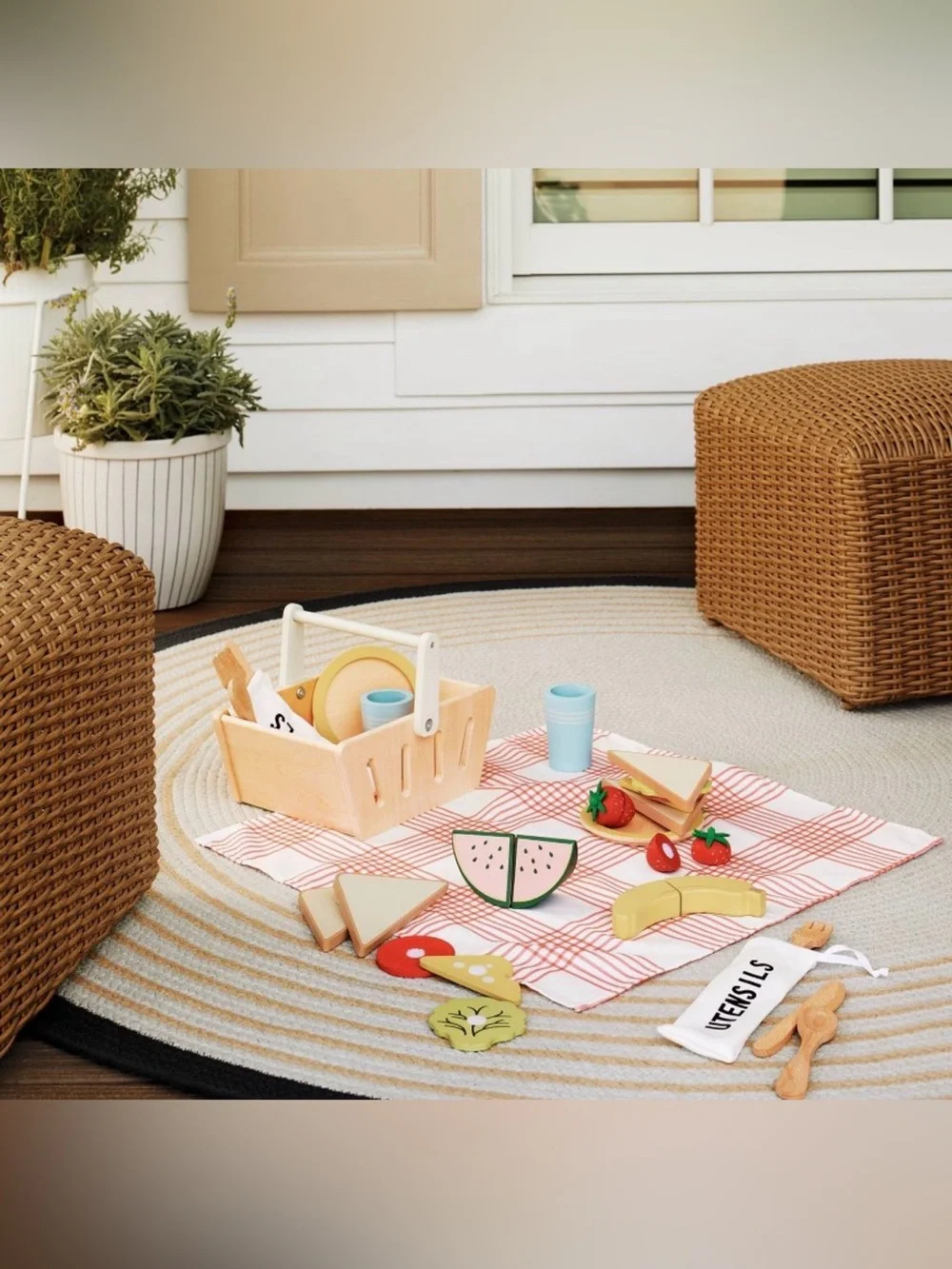 Toy Picnic Basket Playset 32pc - Hearth & Hand with Magnolia New in Box